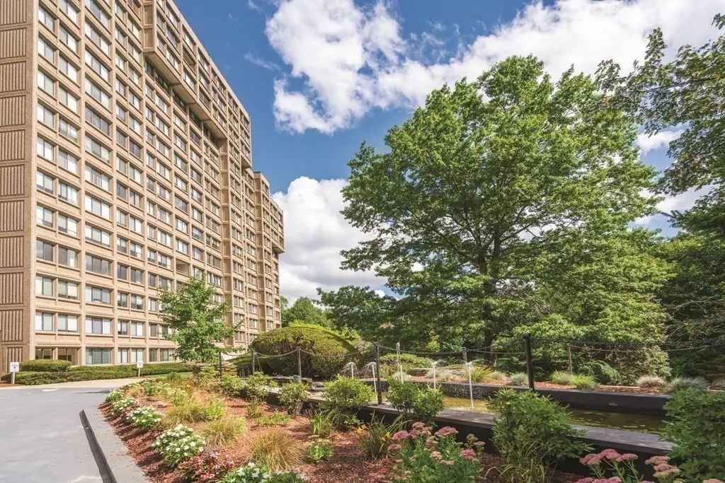 250 Hammond Pond Parkway #705s, Newton