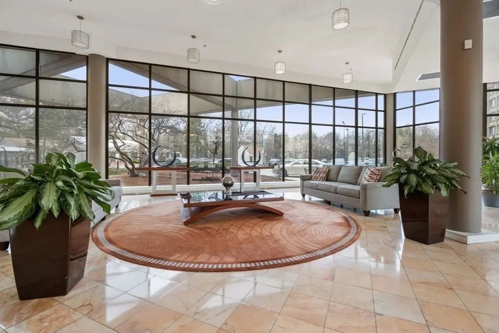250 Hammond Pond Parkway #705s, Newton