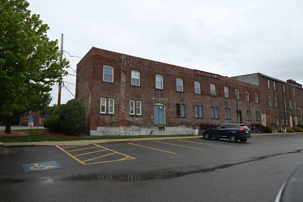 590 Dutton St, Lowell