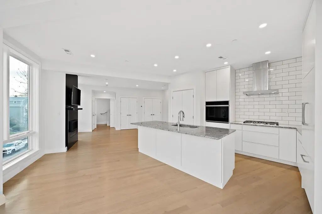4383 Washington #2, Boston