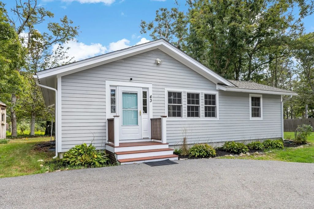 43 Forest Dr, Mashpee