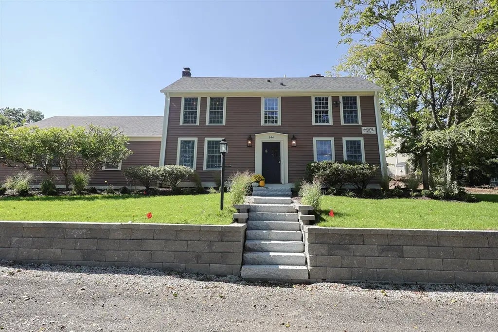 144 A Old Connecticut Path, Framingham