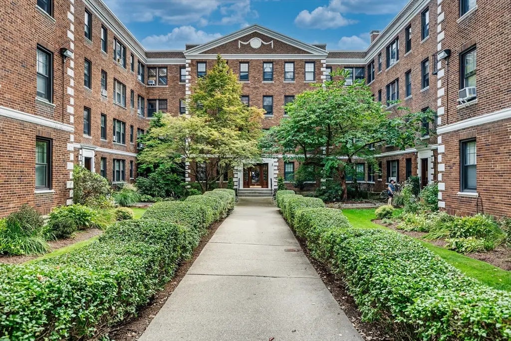 62 Queensberry St #204, Boston