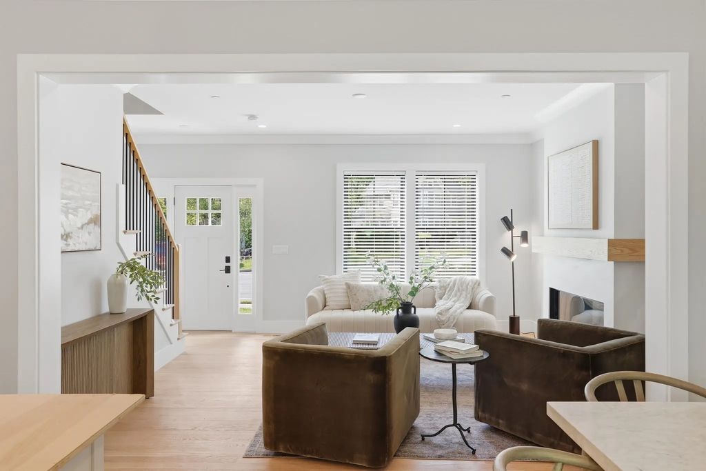 36 Loomis #202, Bedford