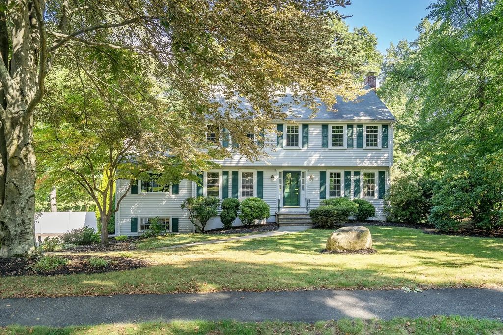 8 Barry Dr, Framingham