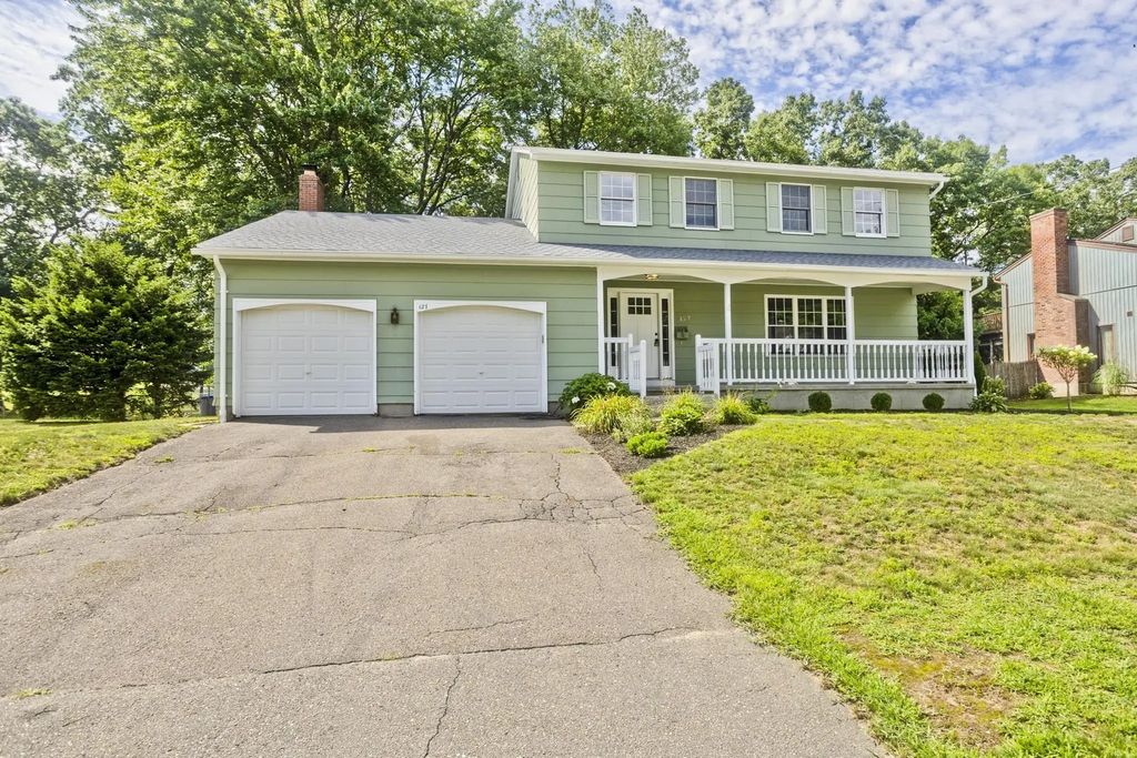 127 Szetela Drive, Chicopee