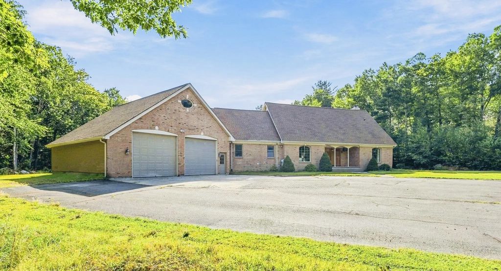 155 Woodland Way, Russell