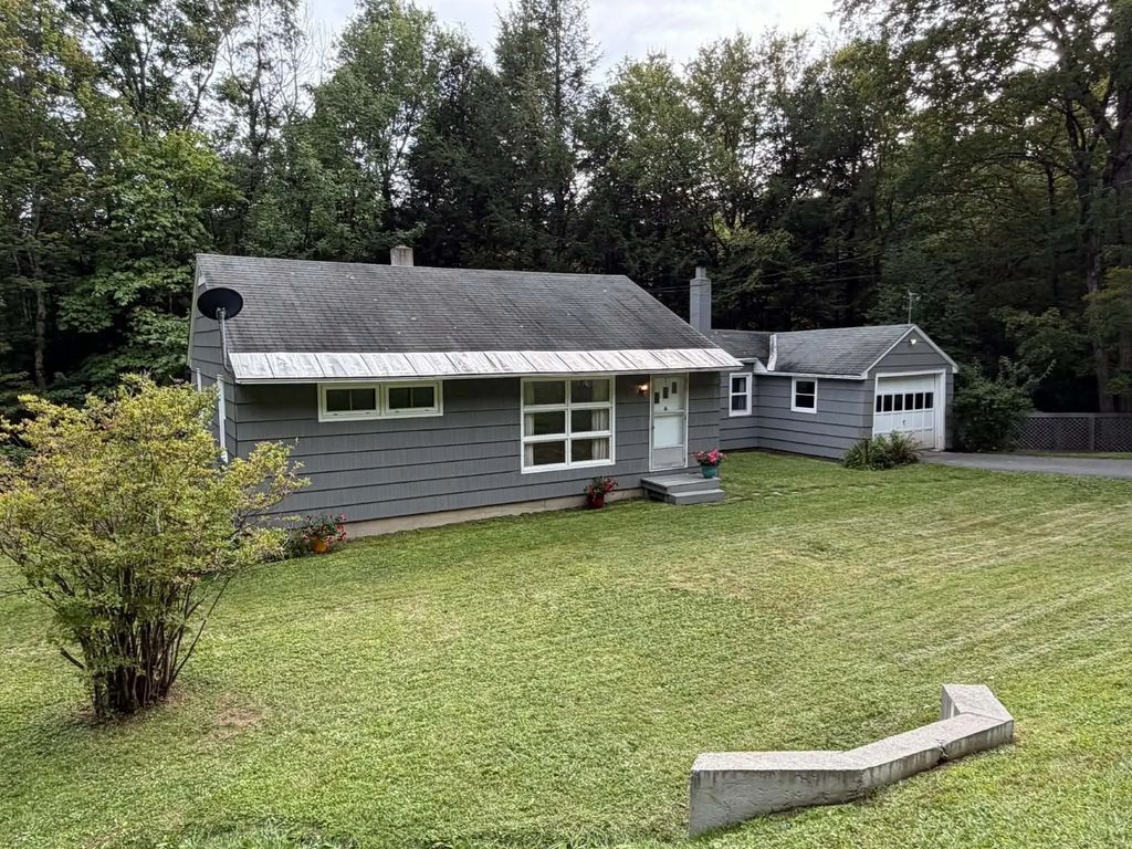 304 Chapel Rd, Savoy