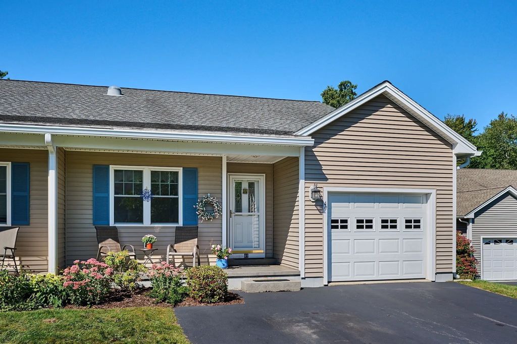 49 Silver Crest Lane #49, Greenfield