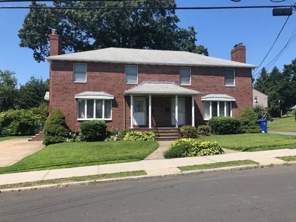 57 Oak Street, Newton