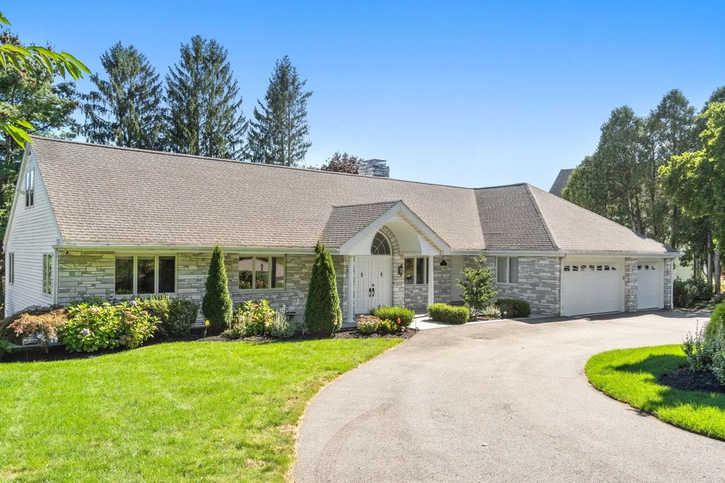 67 Crestview Road, Belmont