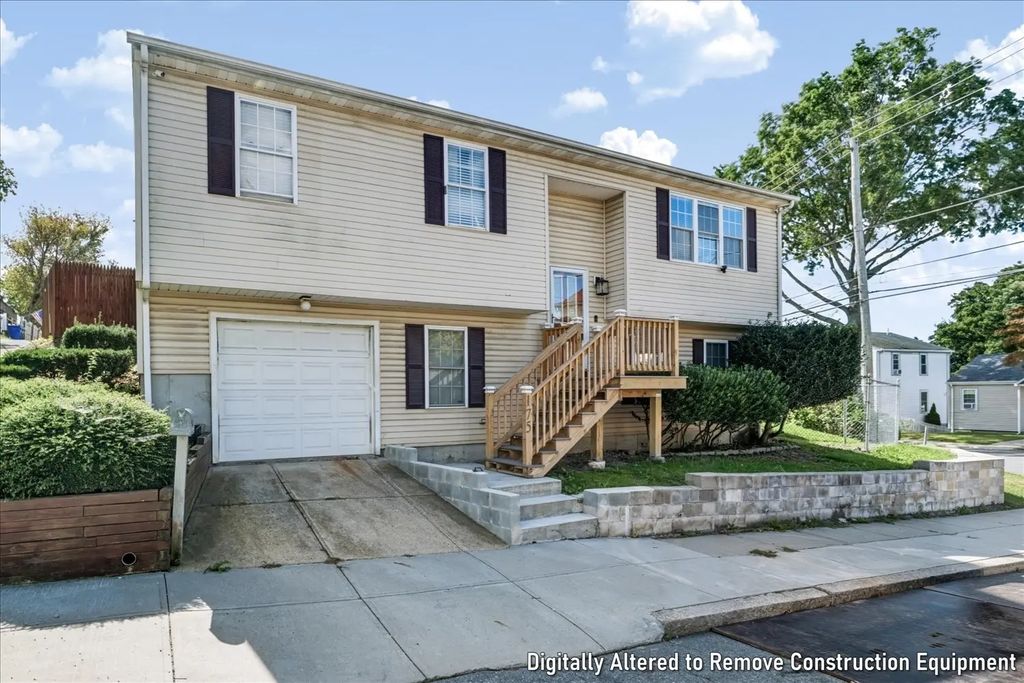 175 Slade St, Fall River