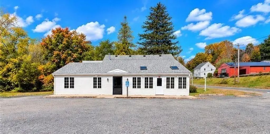 26 Sturbridge Road, Brimfield