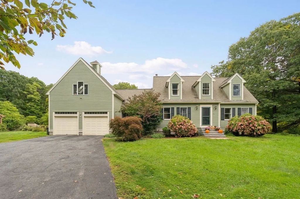 52 Moore Ln, Northborough
