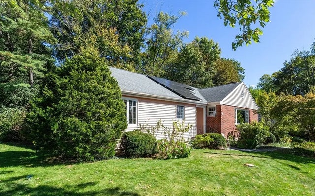 4 Stony Brook Rd, Arlington