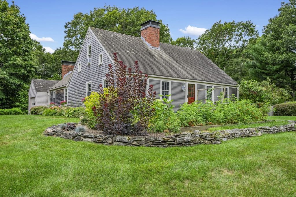 18 Manor Dr, Sandwich