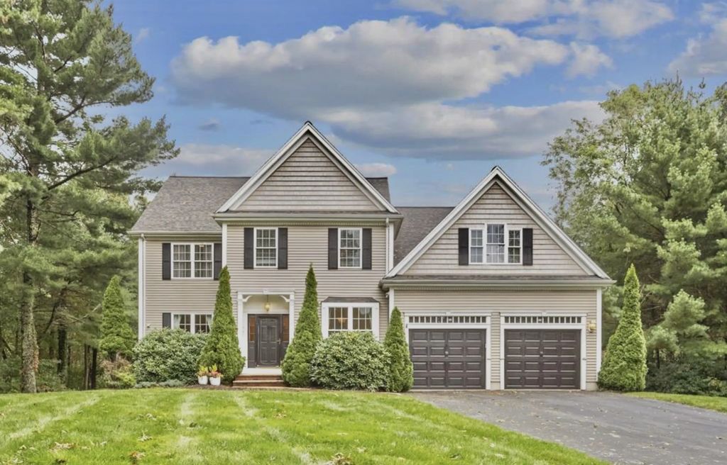 3 Trappers Path, Lakeville