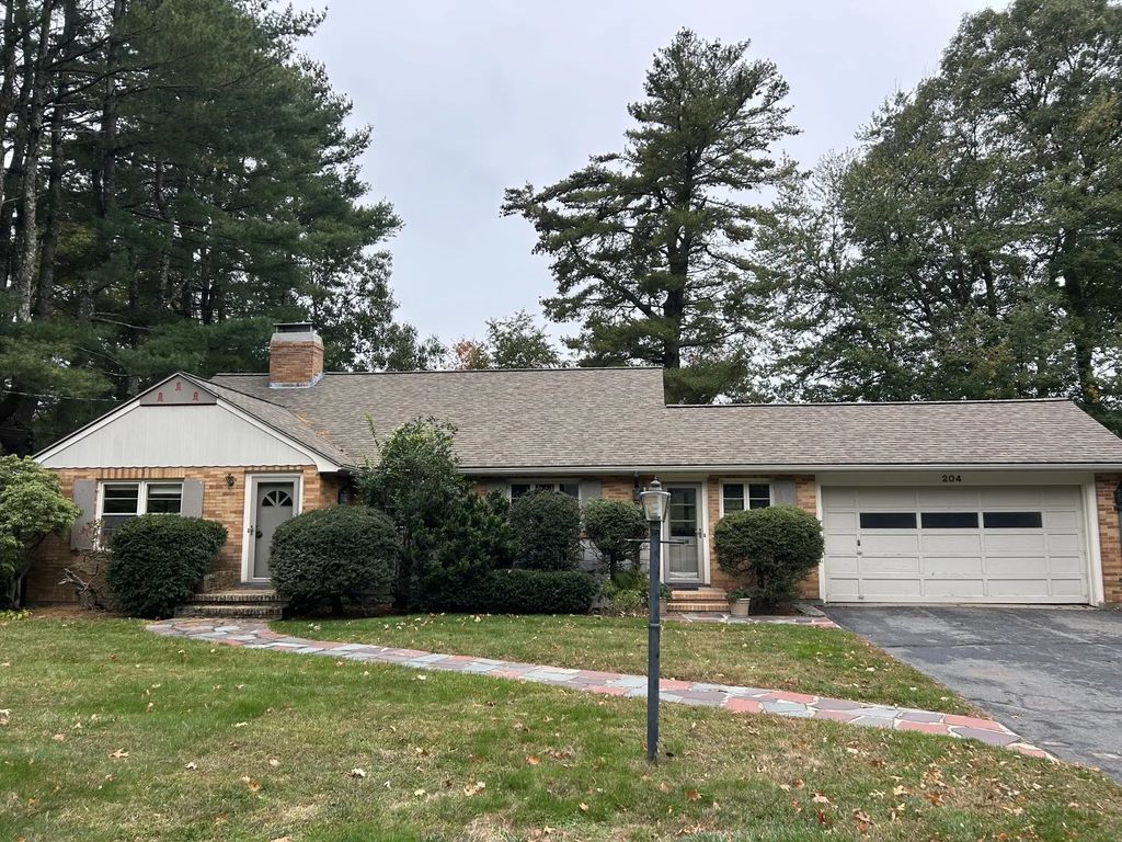 204 Follen Rd #204, Lexington