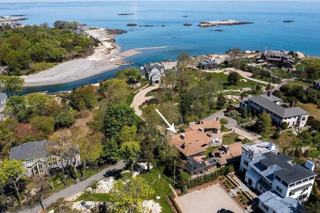 19 Hobart Lane #1, Cohasset