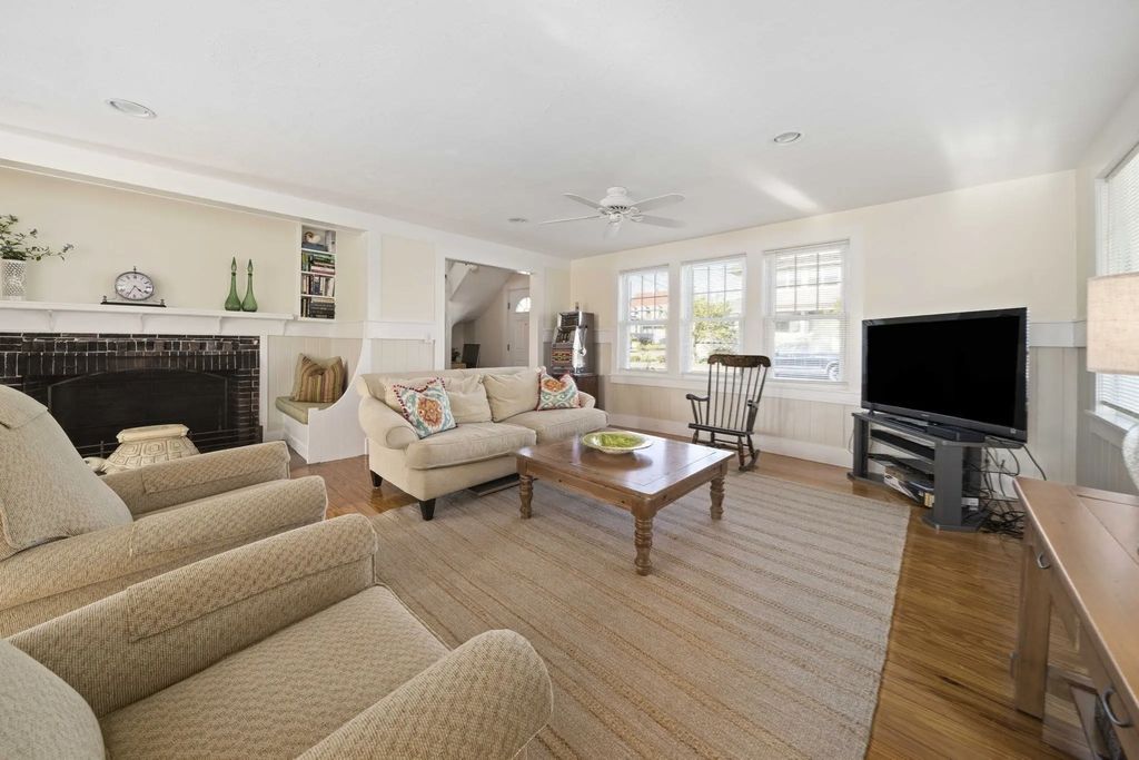 117 Manomet Ave., Hull
