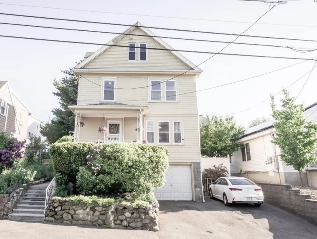 592 Mountain Ave, Revere