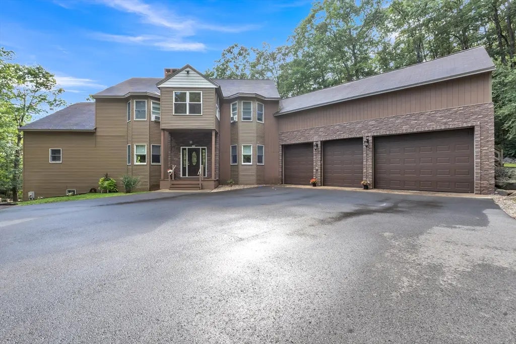 198 S. Royalston Rd, Athol