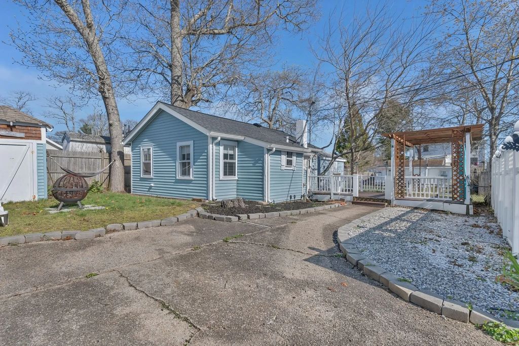 10-r Barnes St, Wareham