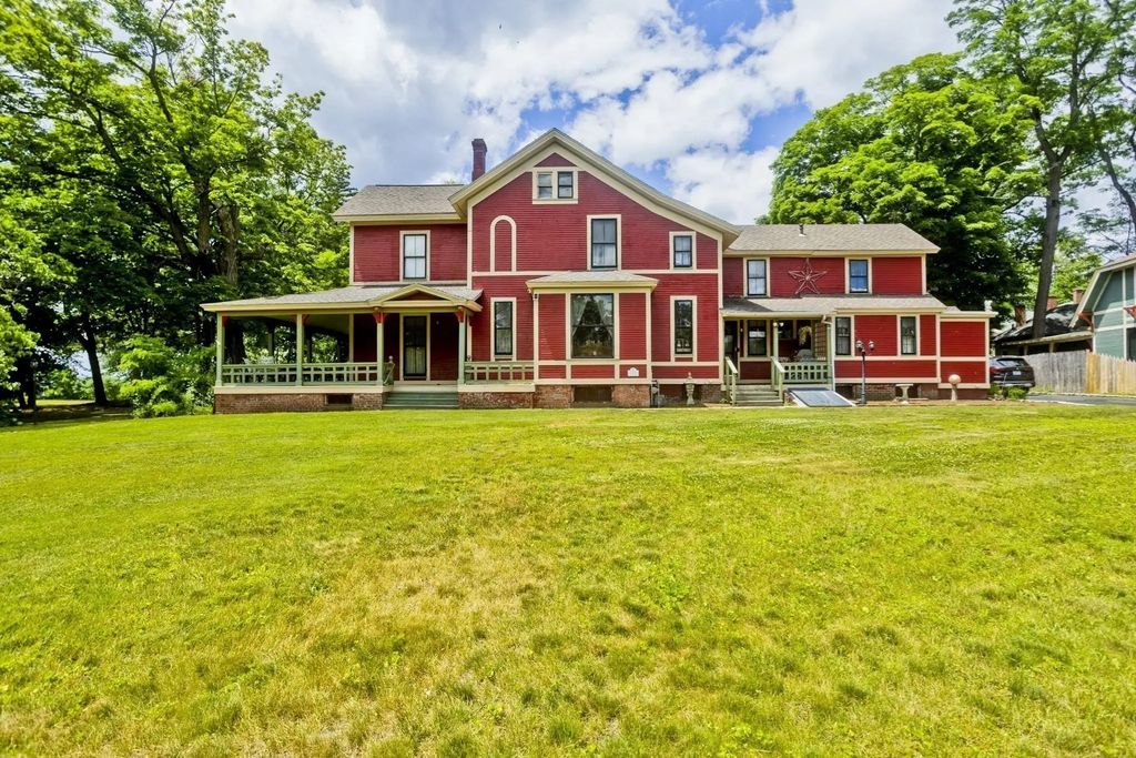 2 Crescent Hl, Springfield