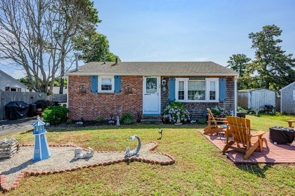 26 Wixon Rd, Dennis