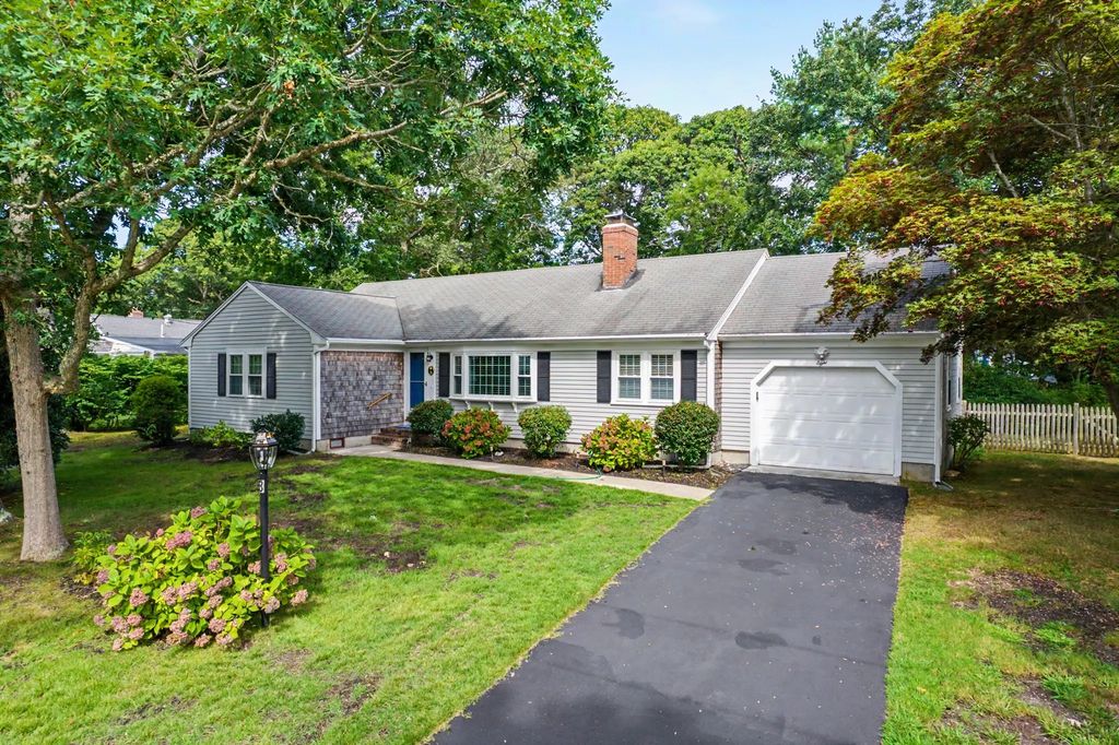 8 Gold Finch Ln, Dennis