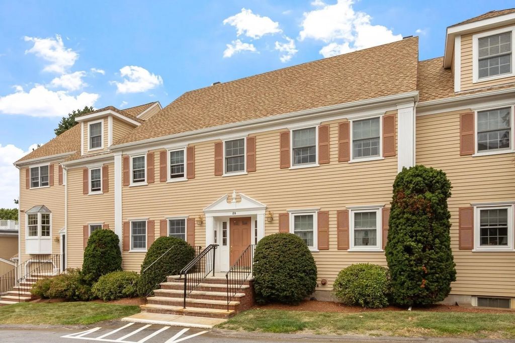 28 America Way #3, Salem