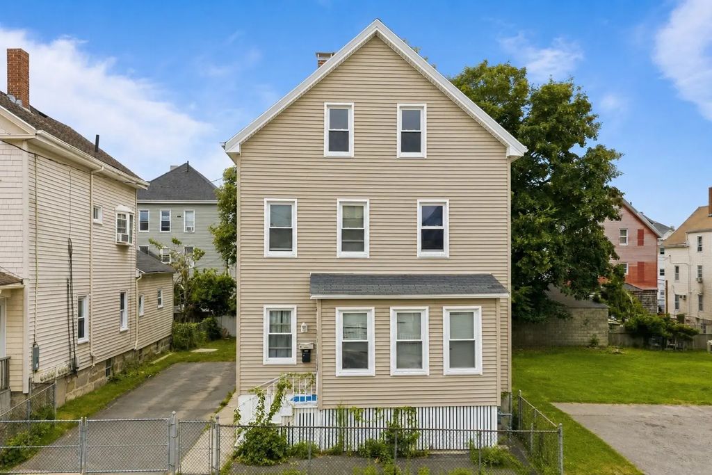 17 Salisbury St, New Bedford