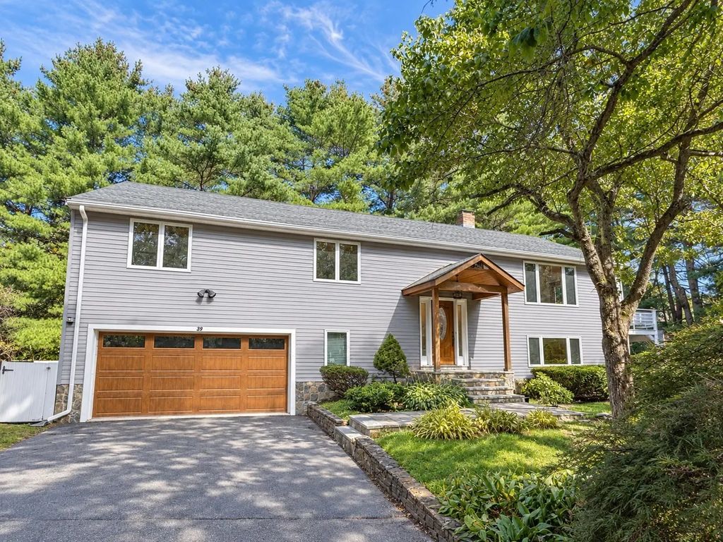 39 Ingleside, Lexington