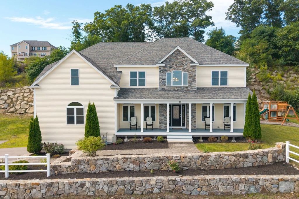 97 Old Cart Path, Holliston