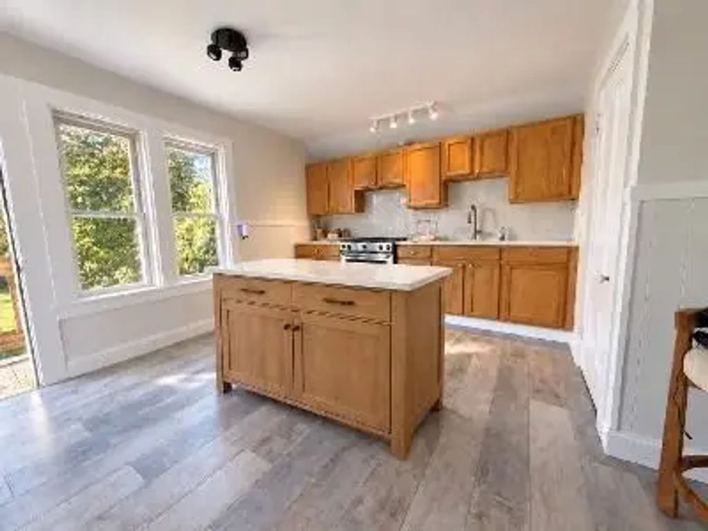 38 West St #3, East Bridgewater
