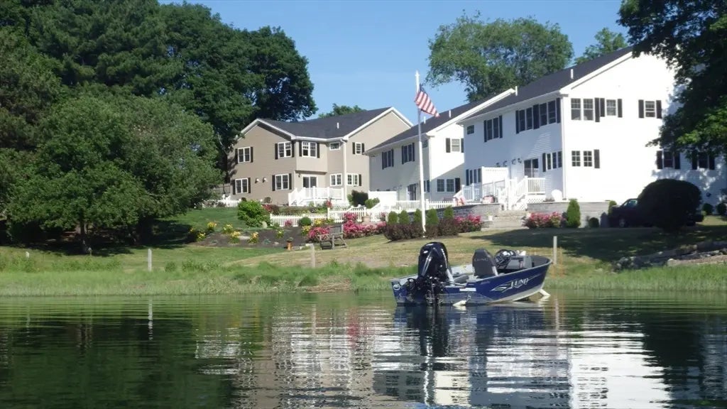 9 Endicott St #b, Danvers