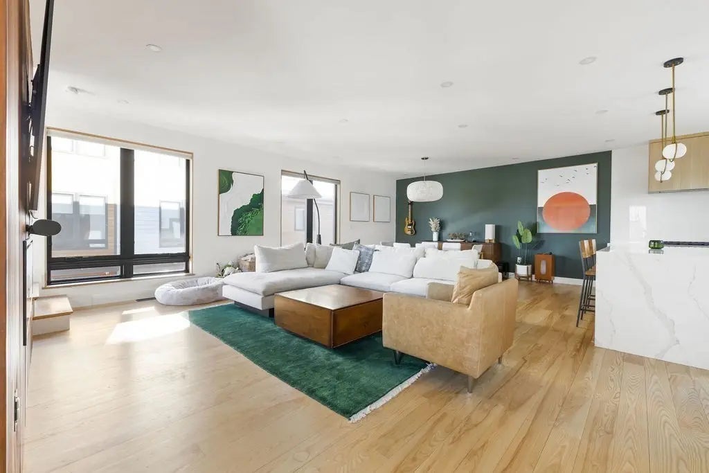 31 Hall St #2, Waltham