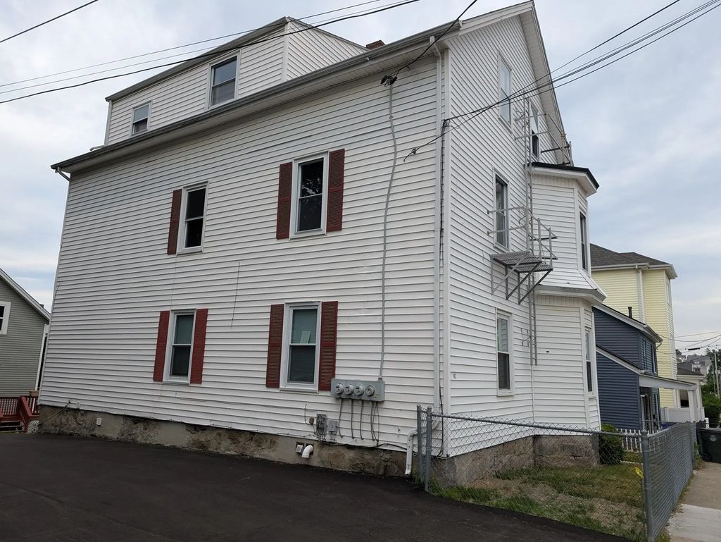 162 Rockland St, Fall River