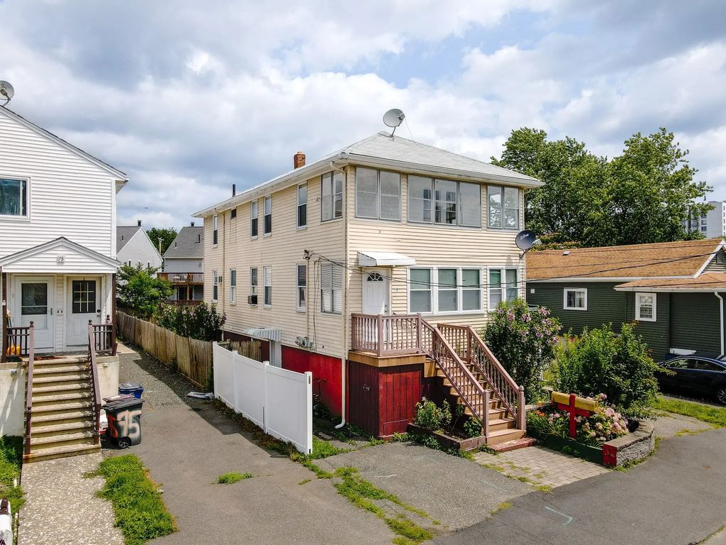 67 Neponset St, Revere