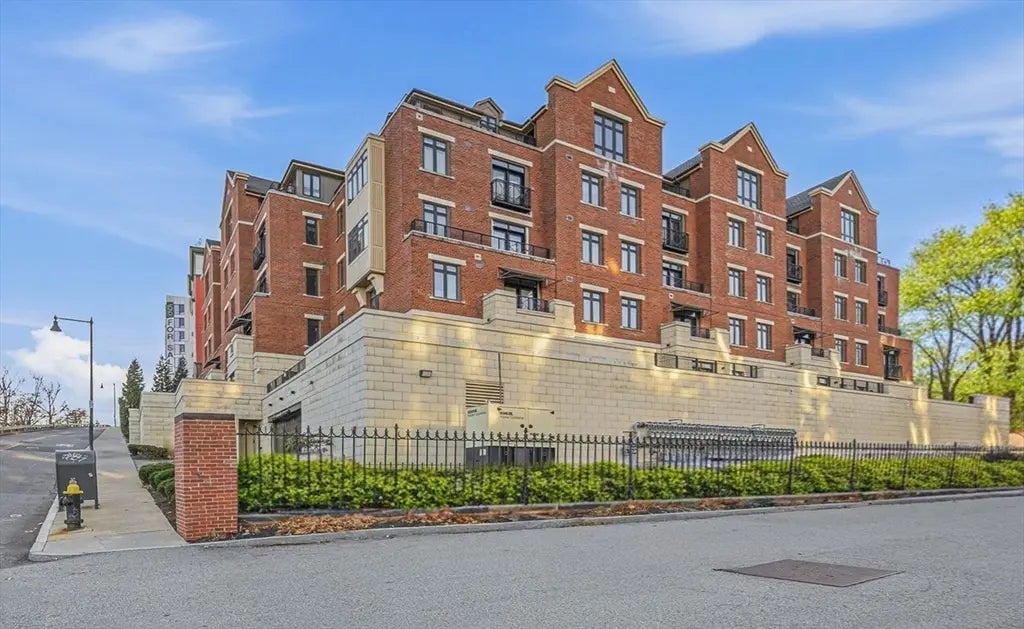 1501 Commonwealth Ave #ph1, Boston