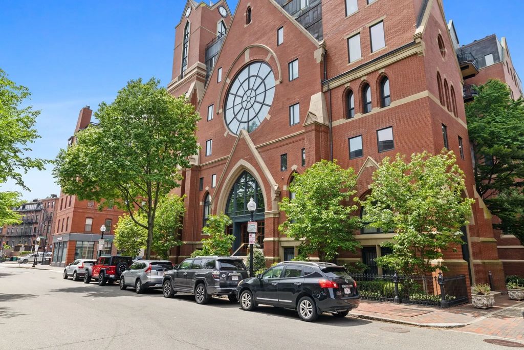 2 Clarendon St #301, Boston