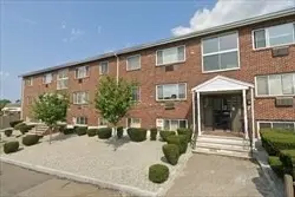 24 Pond St #b, Quincy