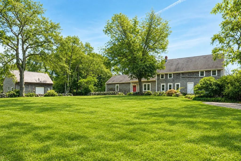 864-866 Pine Hill, Westport