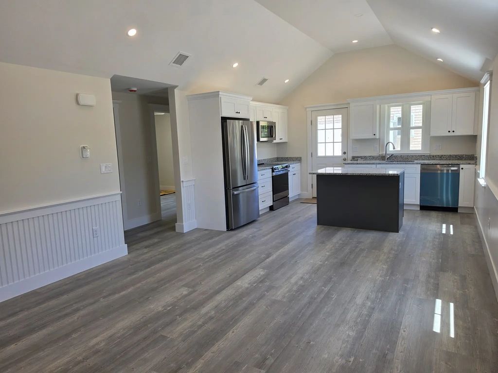 87 Acapesket Rd #2a, Falmouth