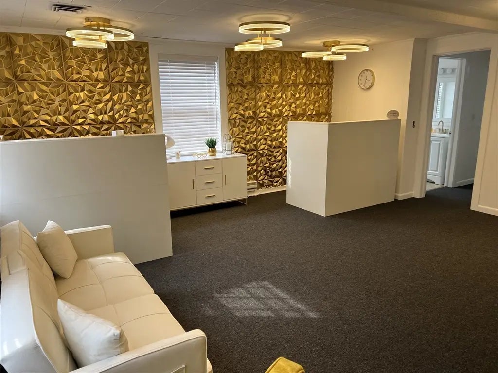 133 Maple St Suite 2, Springfield