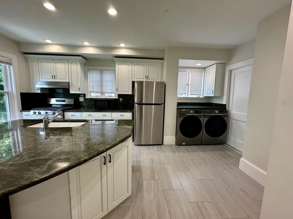 118 Ash St, Waltham