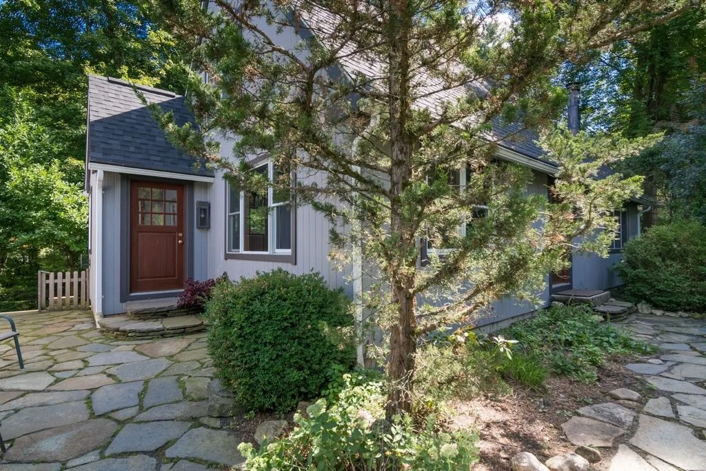 97 Crossbrook Ave, Amherst