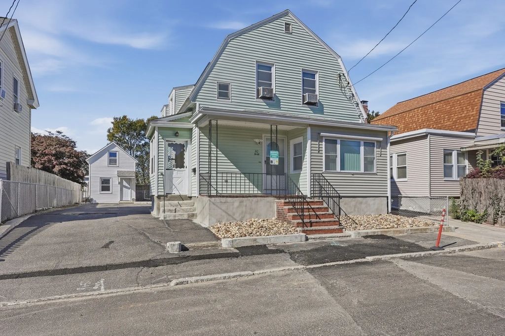 40 Bunker Hill Ave, Lowell
