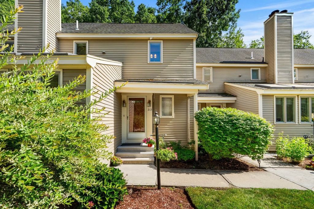 213 Brickett Hill Circle #213, Haverhill