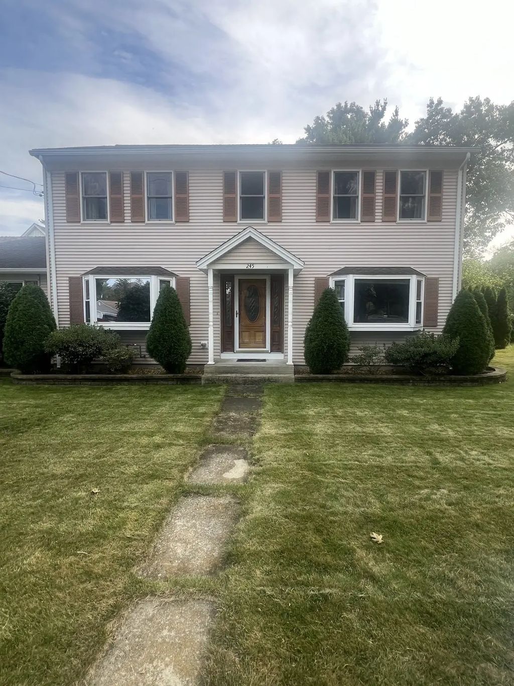 245 North St, Agawam